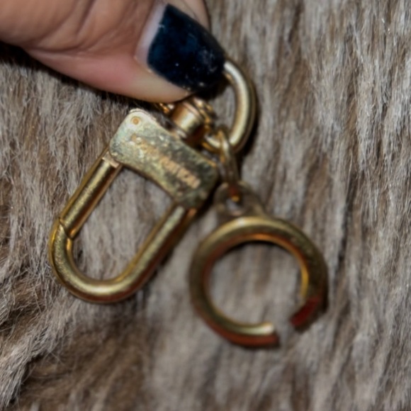 👑✅PRICE FIRM✅NO OFFERS👑AUTHENTIC Louis Vuitton Anneau Key Cles Gold Holder - Picture 8 of 13
